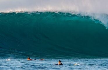 manglesito-wave-barrel-section-galapagos.jpg