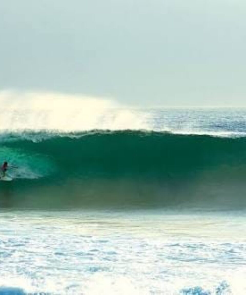 surfing-manglesito-san-cristobal-galapagos.jpg